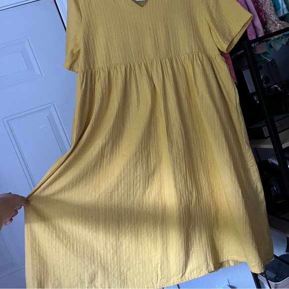 NWT LOVE, OLIVE CO yellow striped fabric v neck babydoll short sleeve mini - Picture 4 of 6